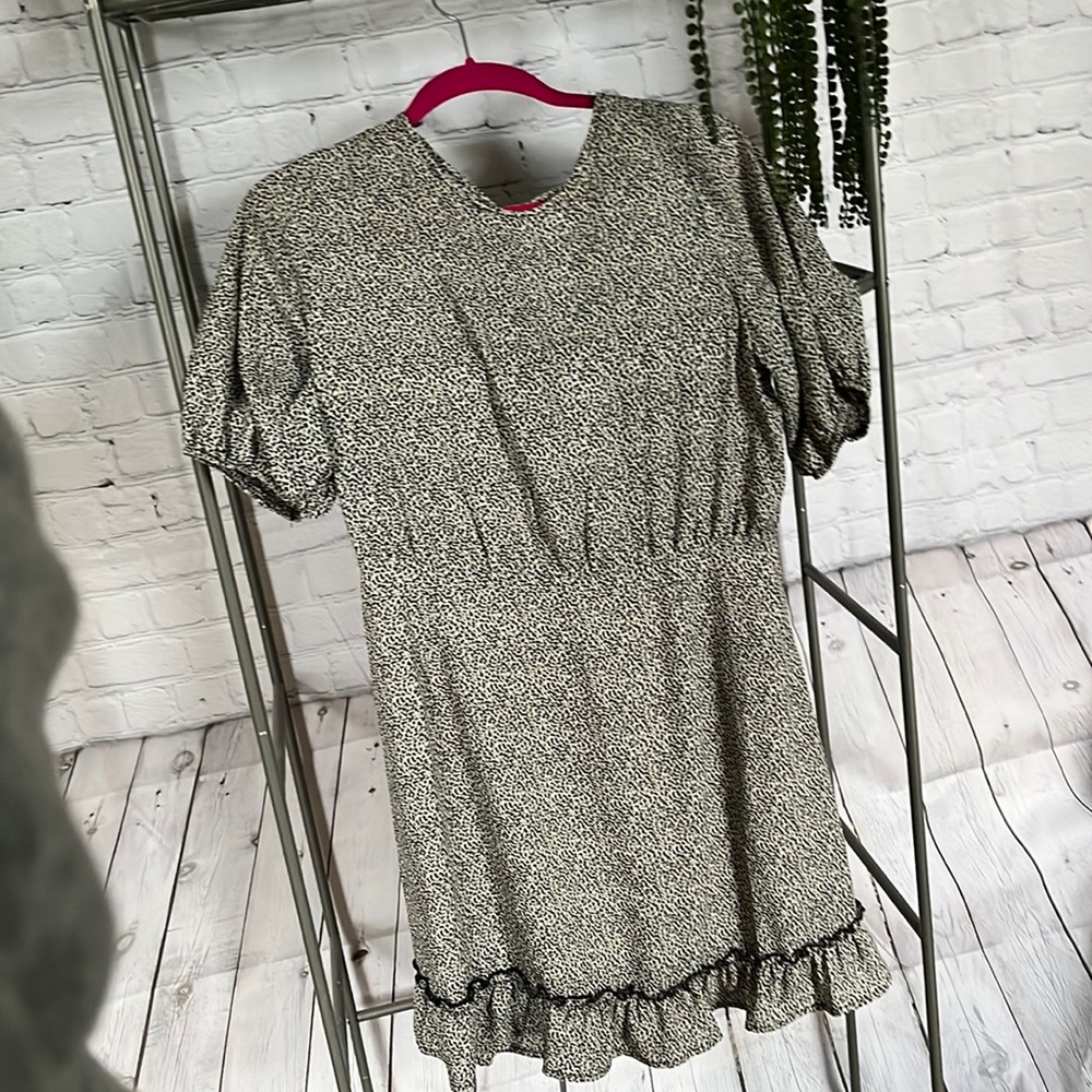 Cheetah print short puffy sleeve - open back tie cute dress size large